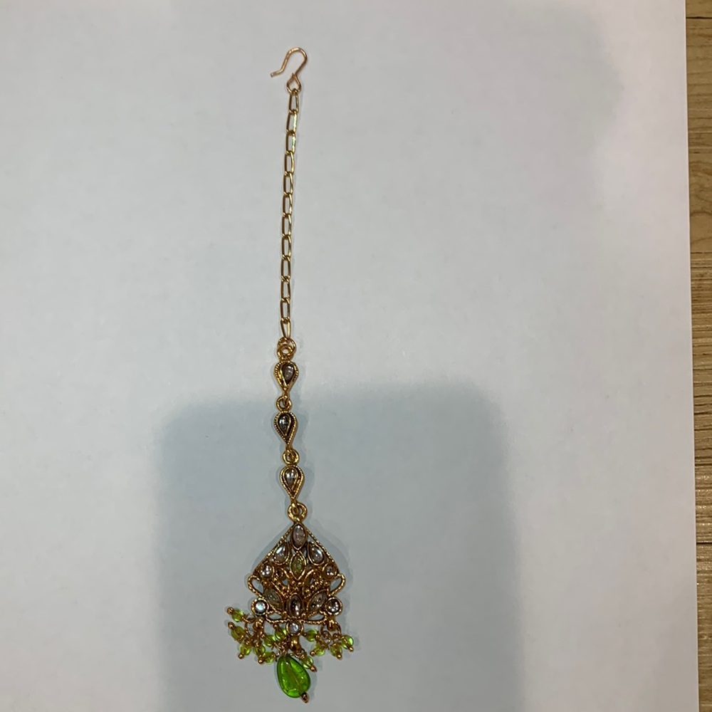 Pakistani Indian 1 Piece Traditional Style Rhinestone Tikka